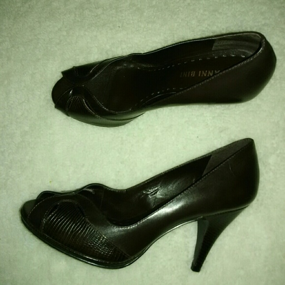 Shoes - Picture 2 of 4